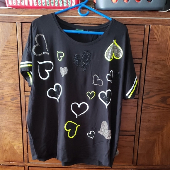 Tricotto Tops - Tricotto Black Top with Green Accents